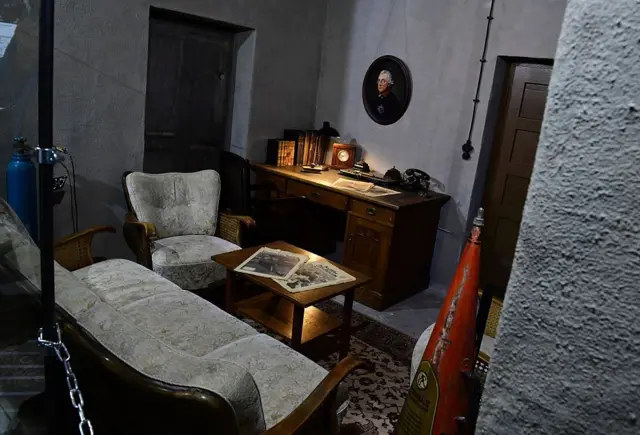 Uma recriação do escritório de Hitler em seu bunker para uma exposição de 2016