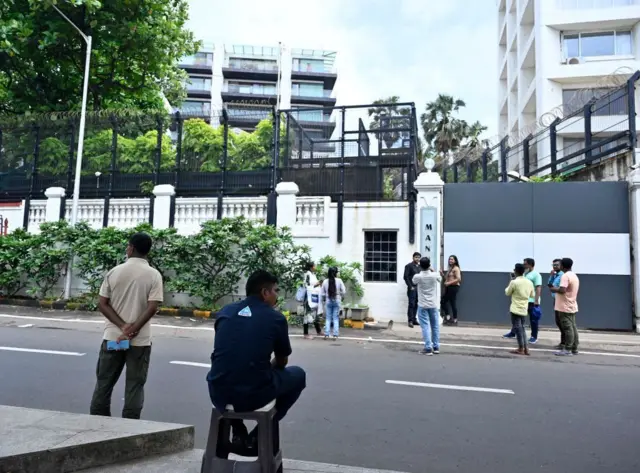 27000 वर्ग फुट में फैला सुपरस्टार शाहरुख़ ख़ान का आलीशान छह मंज़िला बंगला- मन्नत.