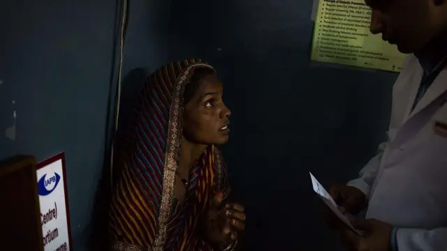 চোখের দৃষ্টি নিয়ে যদি কোন সন্দেহ থাকে তাহলে অবশ্যই চিকিৎসকের কাছে যেতে হবে