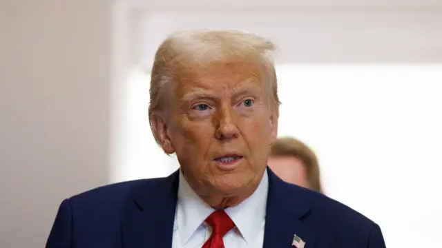 डोनाल्ड ट्रंप