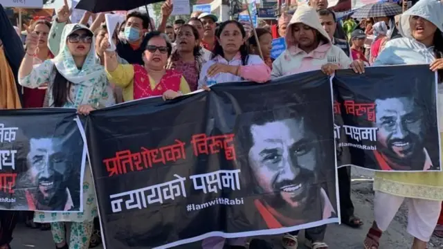 लामिछानेको पक्षमा प्रदर्शन