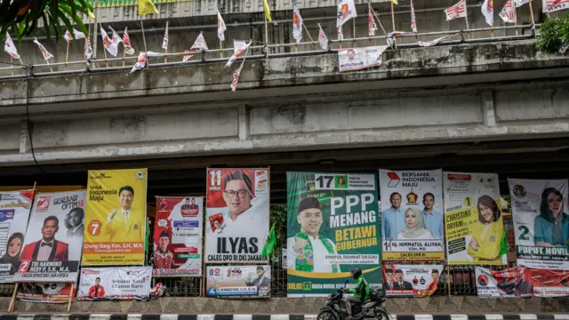 ১৪ ফেব্রুয়ারির জাতীয় ও স্থানীয় নির্বাচনের জন্য প্রার্থীরা প্রতিদ্বন্দ্বিতা করছেন