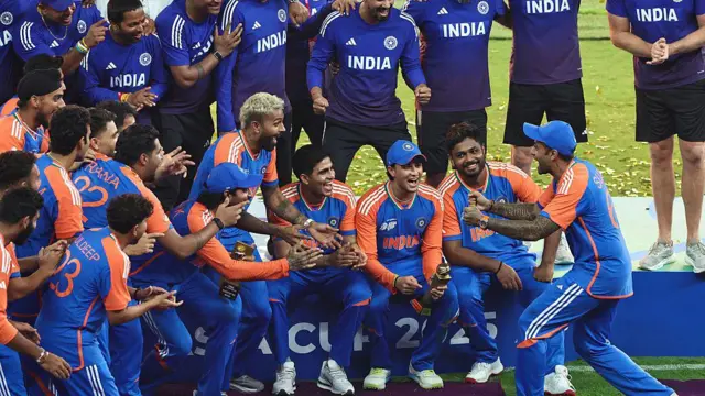 কাল্পনিক শিরোপা হাতে নিয়ে এগিয়ে যাচ্ছেন সুরিয়া কুমার