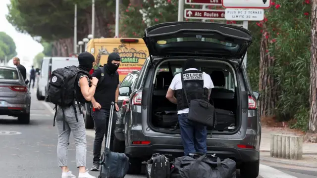 پلیس ضد تروریسم فرانسه در نزدیکی کنیسه یهودیان در لا گراند موت مستقر شده است