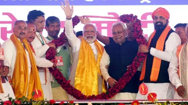 औरंगाबाद की जनसभा में पीएम नरेंद्र मोदी और सीएम नीतीश कुमार का स्वागत