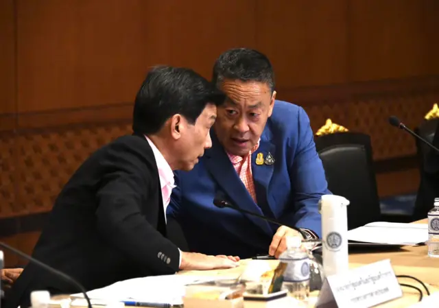 นายกฯ หารือกับ รมว.ต่างประเทศ ระหว่างการประชุมศูนย์สถานการณ์ฉุกเฉินต่อสถานการณ์ความไม่สงบในอิสราเอล ที่กระทรวงการต่างประเทศ 15 ต.ค.