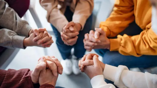 દારૂની લત કેવી રીતે લાગે, દારૂની આદત કેવી રીતે છોડાવવી, દારૂનું રિહેબિલિટેશન સેન્ટર, વ્યસનમુક્તિ કેન્દ્રમાં શું થાય, બીબીસી ગુજરાતી