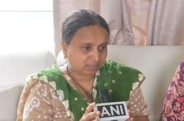 இறந்த இளைஞரின் தாயான பாக்கி அகர்வால்