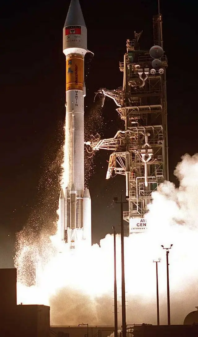 Roket Atlas 2AS diluncurkan pada 31 Januari dari landasan 36-A di Pangkalan Angkatan Udara Cape Canaveral, Florida, membawa satelit komunikasi Palapa C-1 ke orbit untuk Indonesia. Satelit Palapa C-1 menyediakan jaringan komunikasi yang menjangkau wilayah mulai dari Iran hingga Jepang dan dari Rusia hingga Australia. 