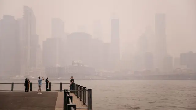 ধোঁয়াশায় ঢেকে গেছে যুক্তরাষ্ট্রের আকাশসীমা