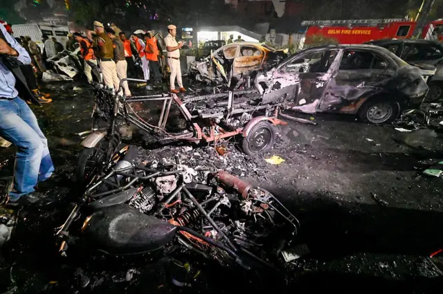 దిల్లీ పేలుడు, ఎర్రకోట, కారు పేలుడు