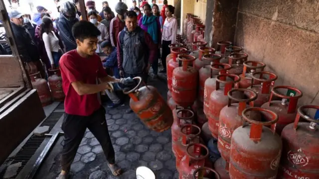 ग्यास सिलिन्डरहरू