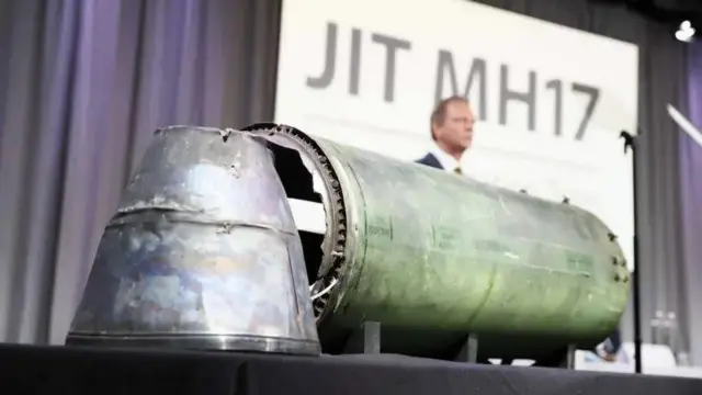 Уламок ракети, яка, як встановила слідча група, збила "Боїнг", що летів над Донбасом