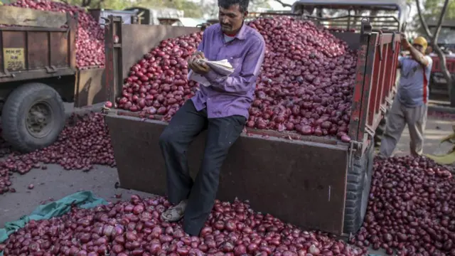 মহারাষ্ট্রের নাসিকে পেঁয়াজের পাইকারি বাজার