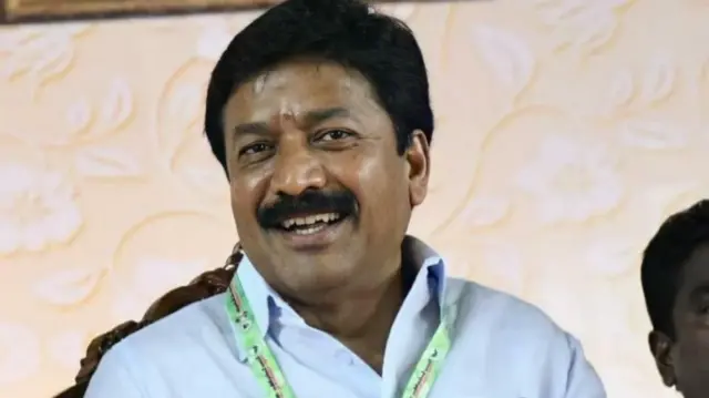 அதிமுக பிளவுபடுகிறதா? எடப்பாடி பழனிசாமி முன்னுள்ள வாய்ப்புகள் என்ன?