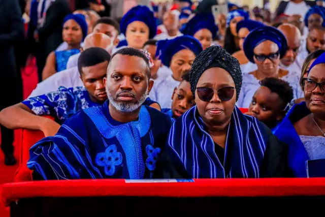 Iyawo ati ọmọkùnrin Akeredolu niyii ninu ile ijọsin St. Andrews Cathedral, Owo