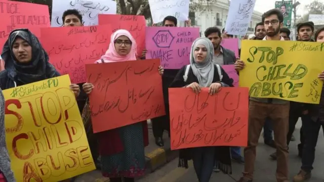 मुलांच्या लैंगिक शोषणाविरोधात निदर्शने (फाईल फोटो)