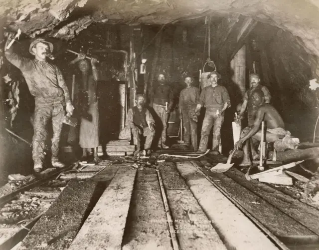 દક્ષિણ આફ્રિકા, ગેરકાયદેસર સોનું ખાણકામ, ક્રાઇમ, આવક