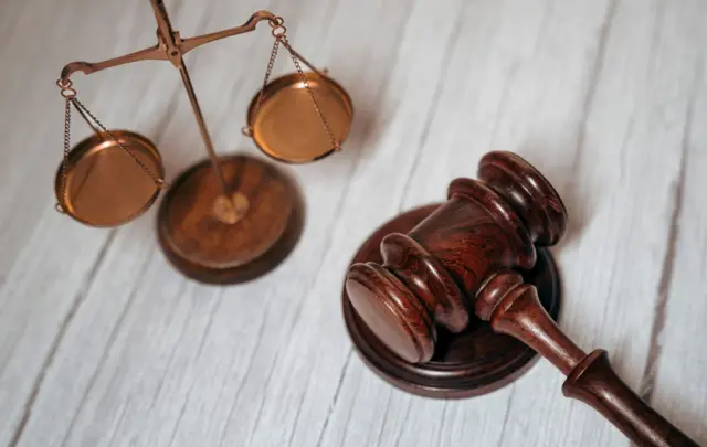 आरोपींना सन्मानपूर्वक सोडण्यात आलंय की पुरेशा पुराव्याअभावी सोडण्यात आलंय, हा मुद्दा महत्त्वाचा ठरतो, असं शिरीष इनामदार सांगतात.