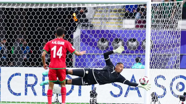 جانب من مباراة عُمان والسعودية في كأس آسيا