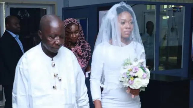 N﻿na Blessing mgbe ọ na-edubata ya n'emume agbamakwụkwọ ha.