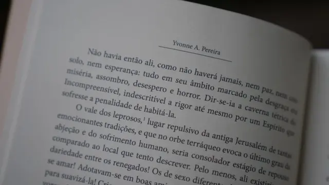 Trechowww betmotion com brlivro que diz: 'Não havia então ali, como não haverá jamais, nem paz, nem consolo, nem esperança: tudowww betmotion com brseu âmbito marcado pela desgraça era miséria, assombro, desespero e horror'