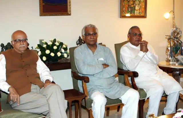 पूर्व प्रधानमंत्री अटल बिहारी वाजपेयी, लालकृष्ण आडवाणी और जॉर्ज फर्नांडीस