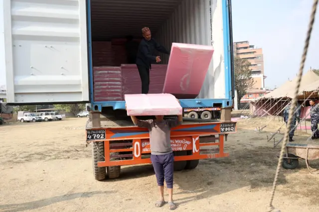 निर्वाचन सामग्रीको ढुवानी