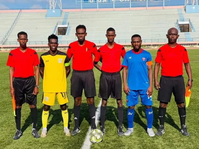 Zakariye oo saaxiibadiisa 