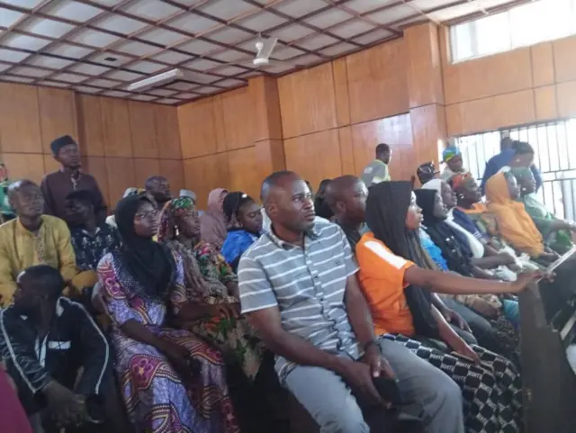 Àwọn èèyàn tó wà nínú ilé ẹjọ́