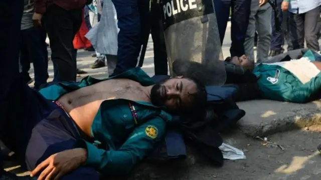 আহত পুলিশ সদস্য