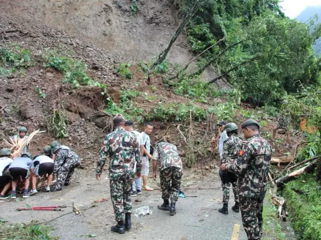 पहिरो पन्छाउन सैनिकहरू खटिएका छन्
