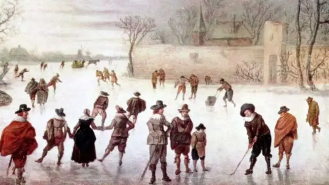 جمے ہوئے دریائے تھیمس پر گلاف کھیلی جا رہی ہے