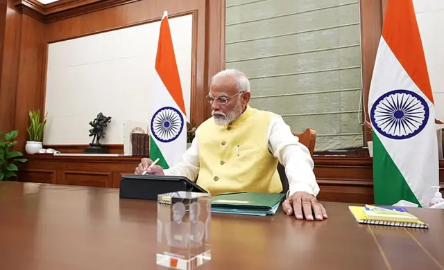 नरेंद्र मोदी