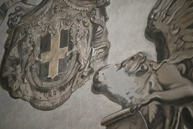 Фреска в церкви Сан-Лоренцо-ин-Лучина в центре Рима с замазанным лицом ангела