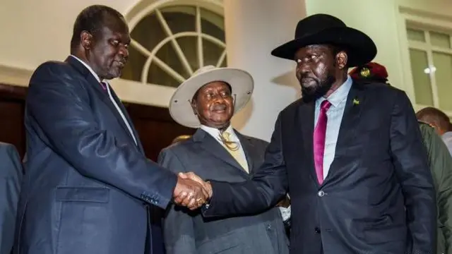 ፕሬዝዳንት ሳልቫ ኪር (ቀኝ) እና ተቀዳሚ ምክትላቸው ሪክ ማቻር