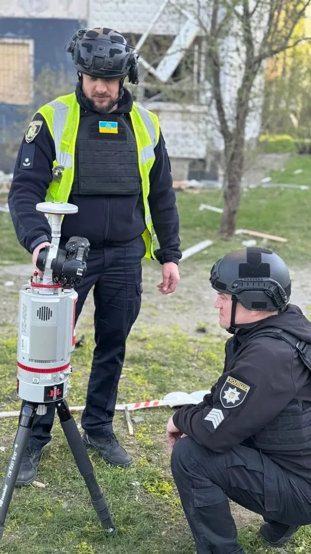 Поліція на місті ракетної атаки в Харкові