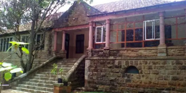 Alibhai Mulla Jeevanjee , અલીભાઈ મુલ્લા જીવણજી, કરાચી , કેન્યા , મુંબઈ , મૉમ્બાસા , ગુજરાત , ગુજરાતી વેપારી, રાજકારણ, રંગભેદની નીતિ, બ્રિટિશર્સ, ઇસ્ટ આફ્રિકા, બીબીસી ગુજરાતી