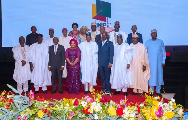 Shugaba Buhari da wasu masu ruwa da tsaki a wajen kaddamar da sauyin