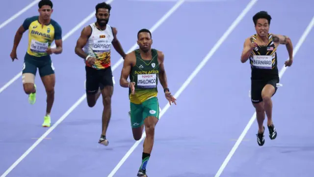 Mhlongo Mpumelelo running wit im mate