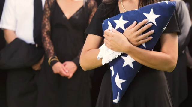 Өлүм жөнүндө ой толгоолор бизди мекенди көбүрөөк сүйүүгө түртөт, ал эми өзгөлөргө карата боорукердигибизди тескерисинче азайтат