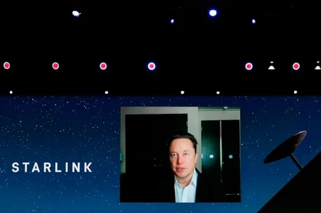 Tela com imagemggpoker linuxMusk e logo da Starlink