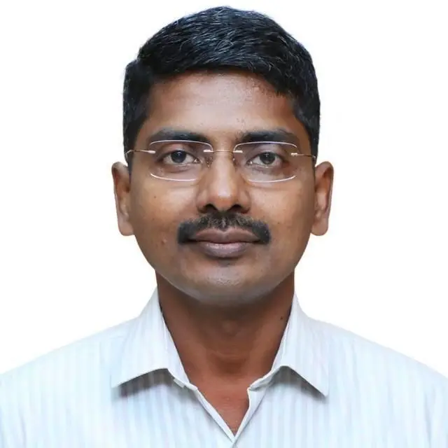 काही लोक चार किंवा त्याहून अधिक इ-मेल अकाउंट्स वापरून तिकीट बुक करतात, असं सेंथामिलसेल्वन यांनी सांगितलं.