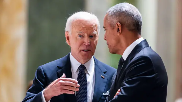 Los expresidentes de EE.UU. Joe Biden y Barack Obama. 