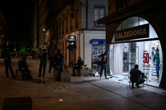 பிரான்சில் வன்முறை - பதற்றம்