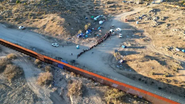 Imagem aérea de Camp Willow, no Deserto de Jacumba, na Califórnia