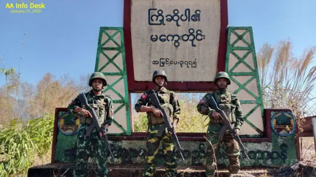 မကွေးတိုင်းထဲမှာ တွေ့ရတဲ့ အေအေတပ်ဖွဲ့ဝင်တွေ (ပုံဟောင်း)