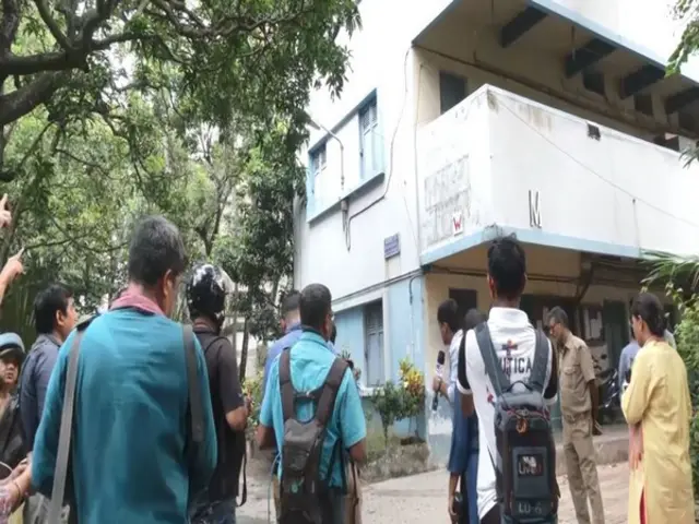 যে হোস্টেল থেকে পড়ে মৃত্যু হয় ছাত্রটির