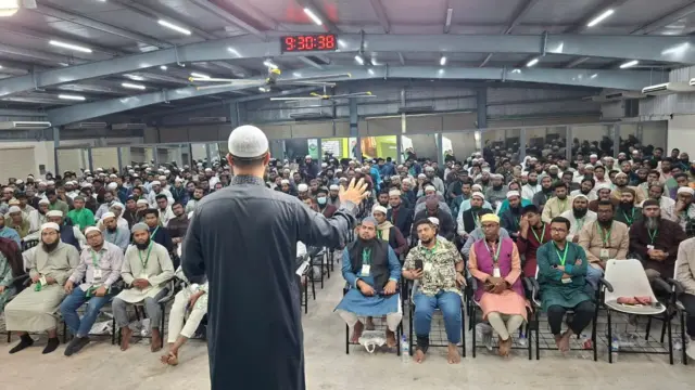 শায়খ আহমাদুল্লাহ বক্তব্য দিচ্ছেন