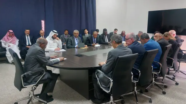 በኤርትራ የሚገኙ ዲፕሎማቶች በውጭ ጉዳይ ሚኒስትሩ ኦስማን ሳልህ ማብራሪያ ሲሰጣቸው